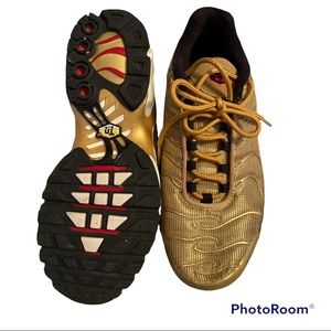 Metallic gold air max plus